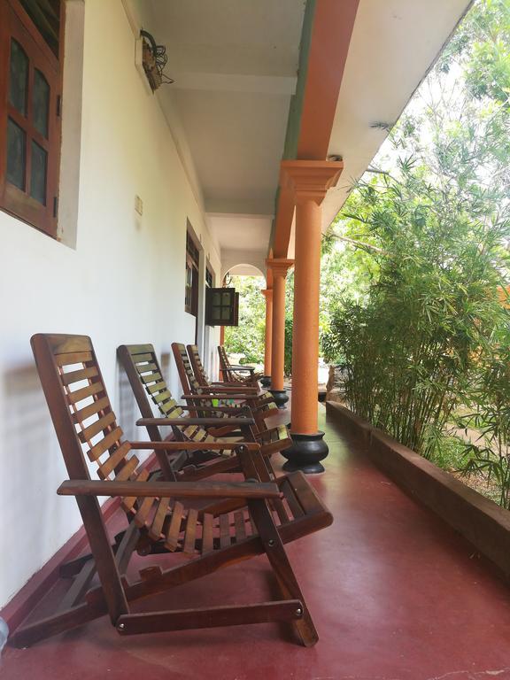 Walawe Park View Hotel Udawalawe Exterior foto
